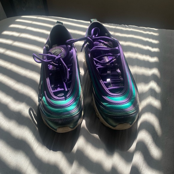 Purple and turquoise Airmax better size 5 1/2 - Picture 2 of 3